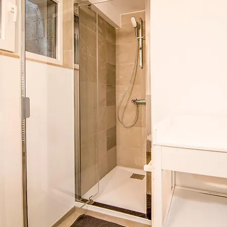 In Near Town Center * Huy